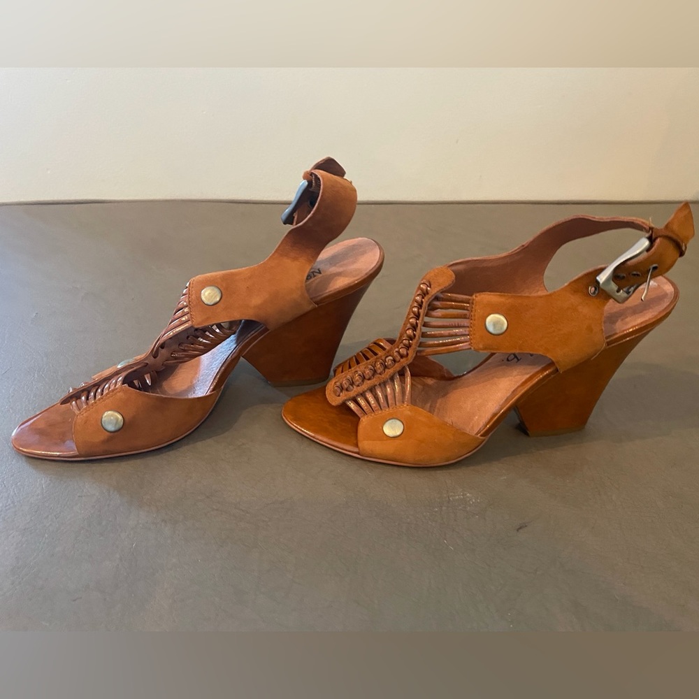 Ladies patent leather heel